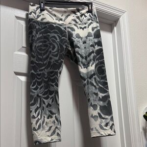 Lululemon Stylish Gray Patterned Leggings sz 10
